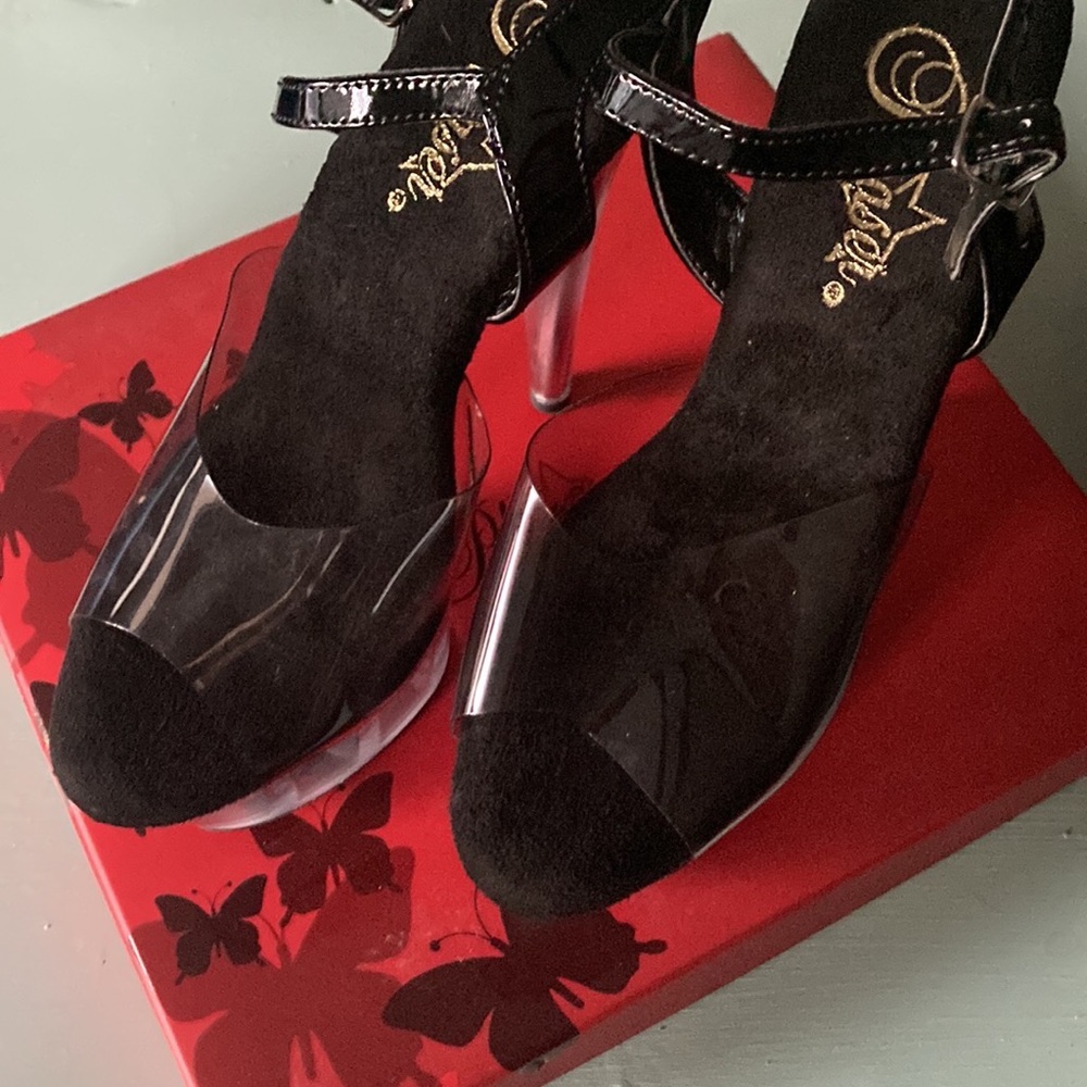 Super High Heels with Stiletto Design and Pointed Toe